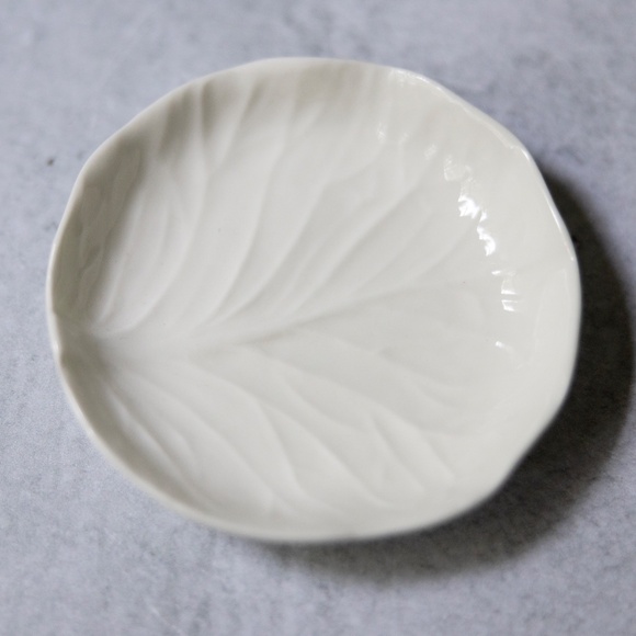 Dodie Thayer Tory Burch white leaf dipping plate butter pat trinket dish 3.75" - Picture 3 of 4